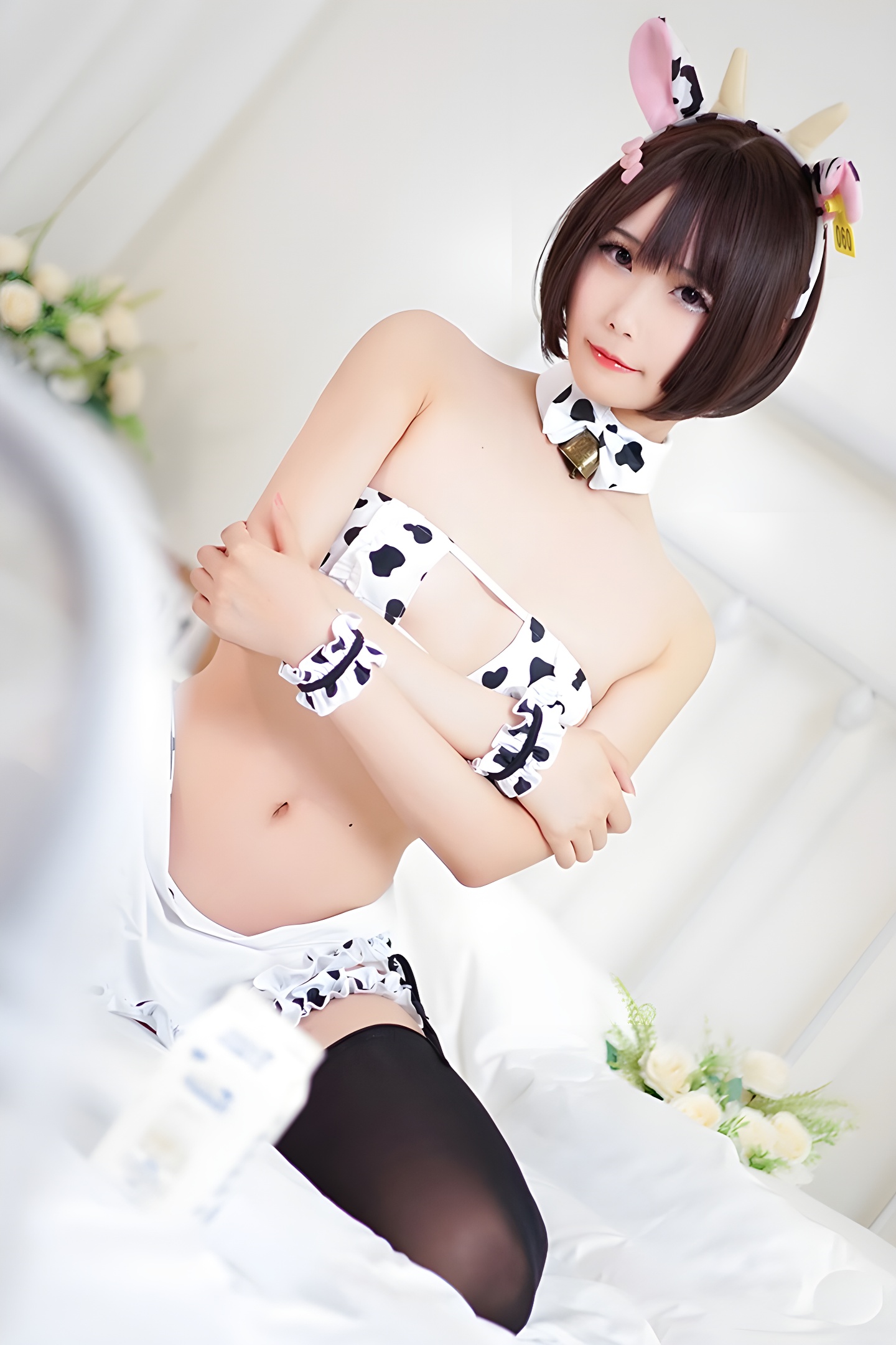 晓美嫣奶牛女仆造型：羞涩微乳与奶香四溢的完美融合