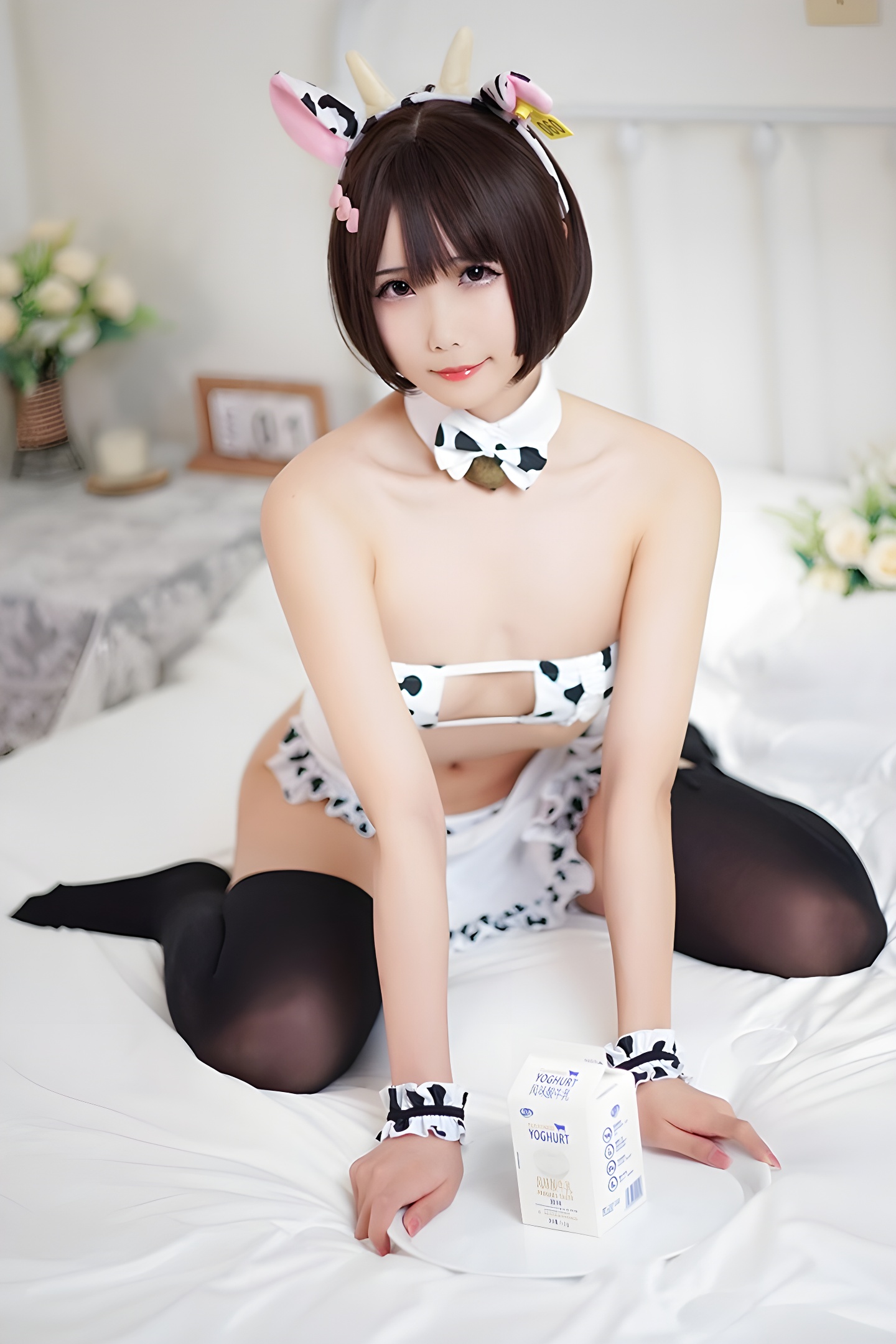 晓美嫣奶牛女仆造型：羞涩微乳与奶香四溢的完美融合