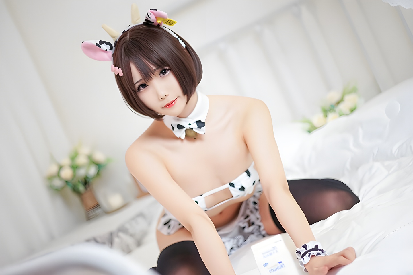 晓美嫣奶牛女仆造型：羞涩微乳与奶香四溢的完美融合