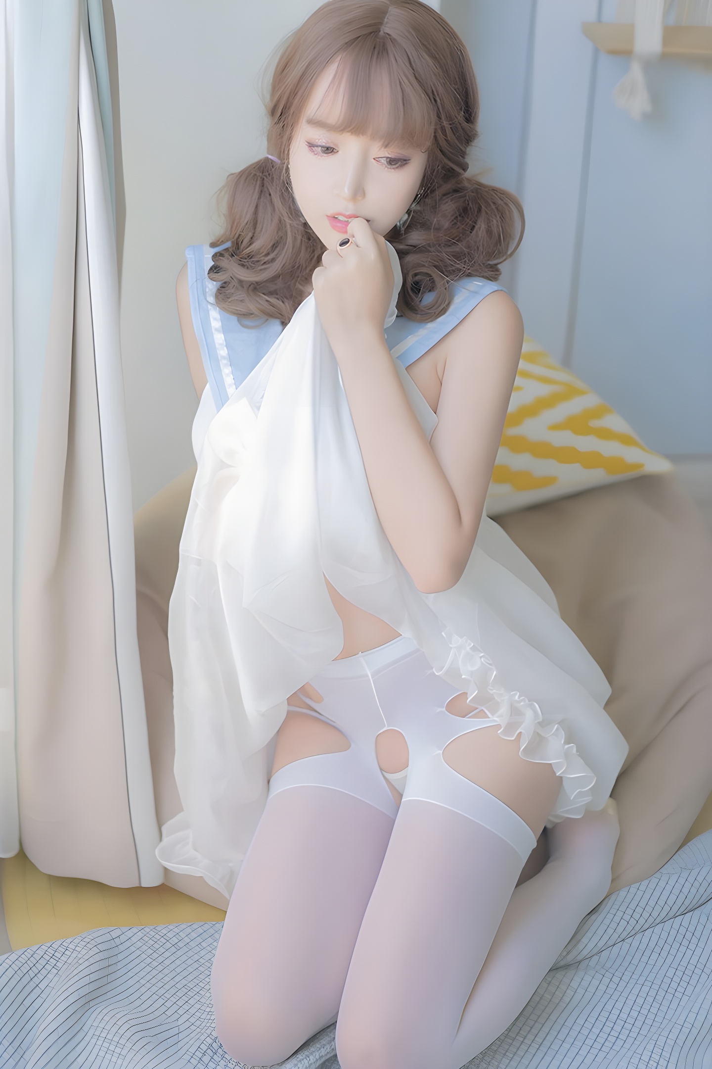 米线线开档丝袜大秀：宅男女神的性感魅力全解析