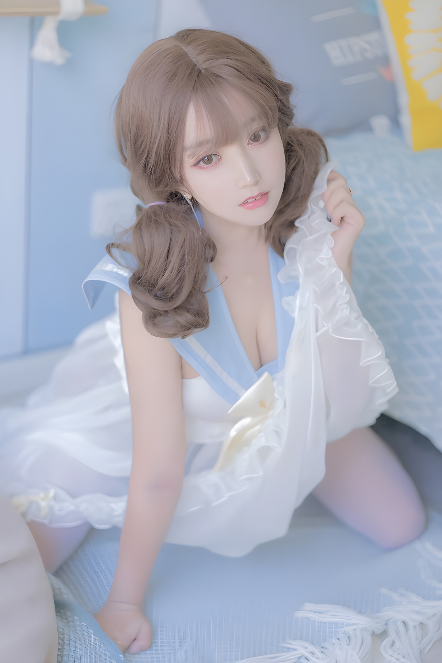 宅男女神米线线：开档丝袜大秀中的美乳与时尚