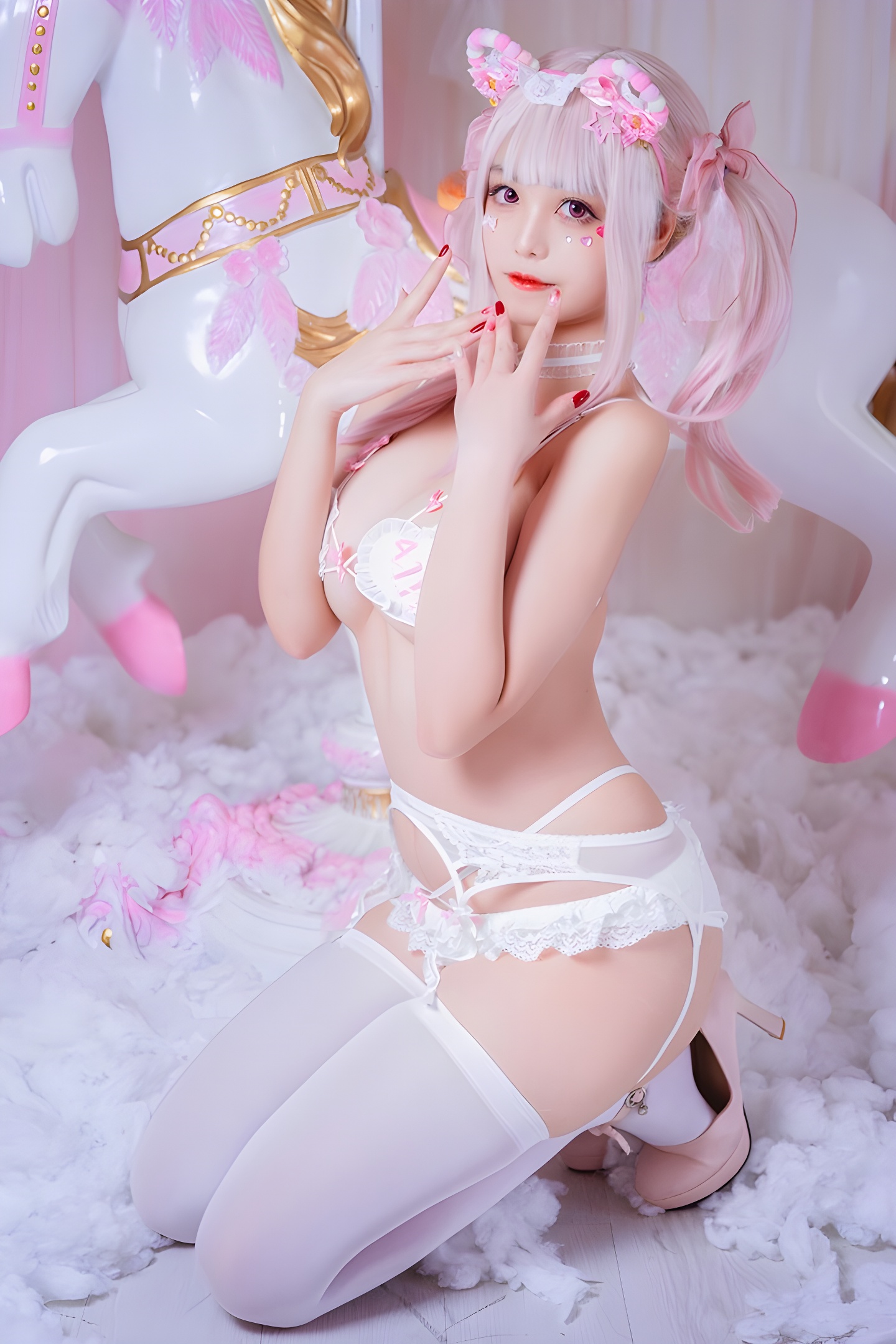 蜜汁猫裘的情趣萌妹造型：丝滑巨乳与美腿勾魂的视觉盛宴