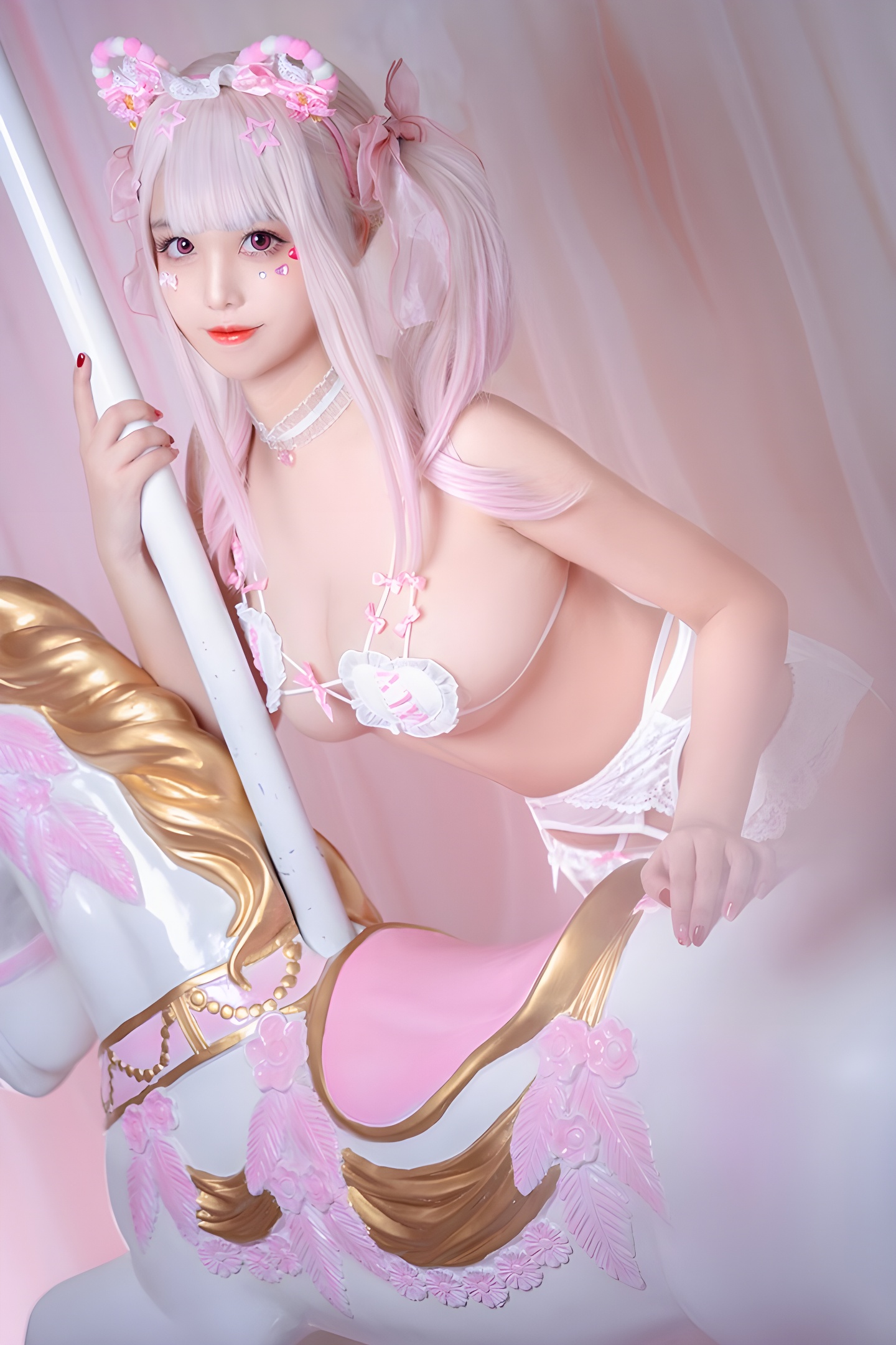 蜜汁猫裘的情趣萌妹造型：丝滑巨乳与美腿勾魂的视觉盛宴