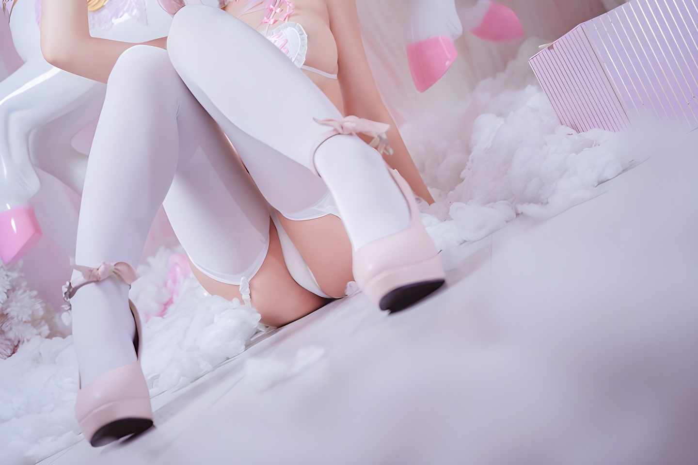 蜜汁猫裘的情趣萌妹造型：丝滑巨乳与美腿勾魂的视觉盛宴