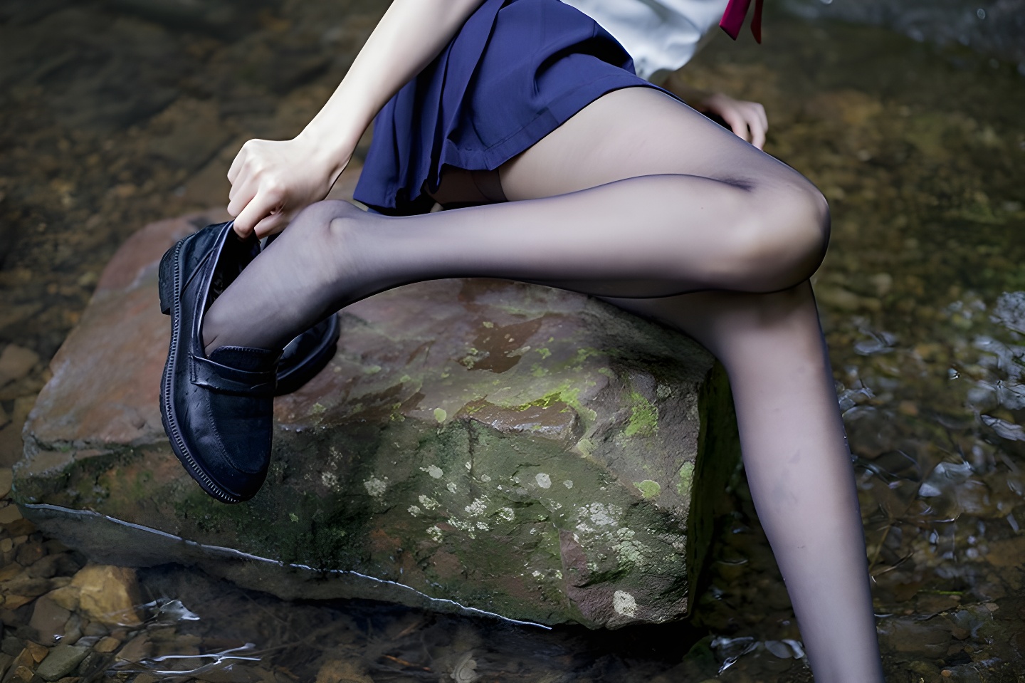 野外露出！魔物喵黑丝制服造型大揭秘，激萌学生妹的诱惑瞬间