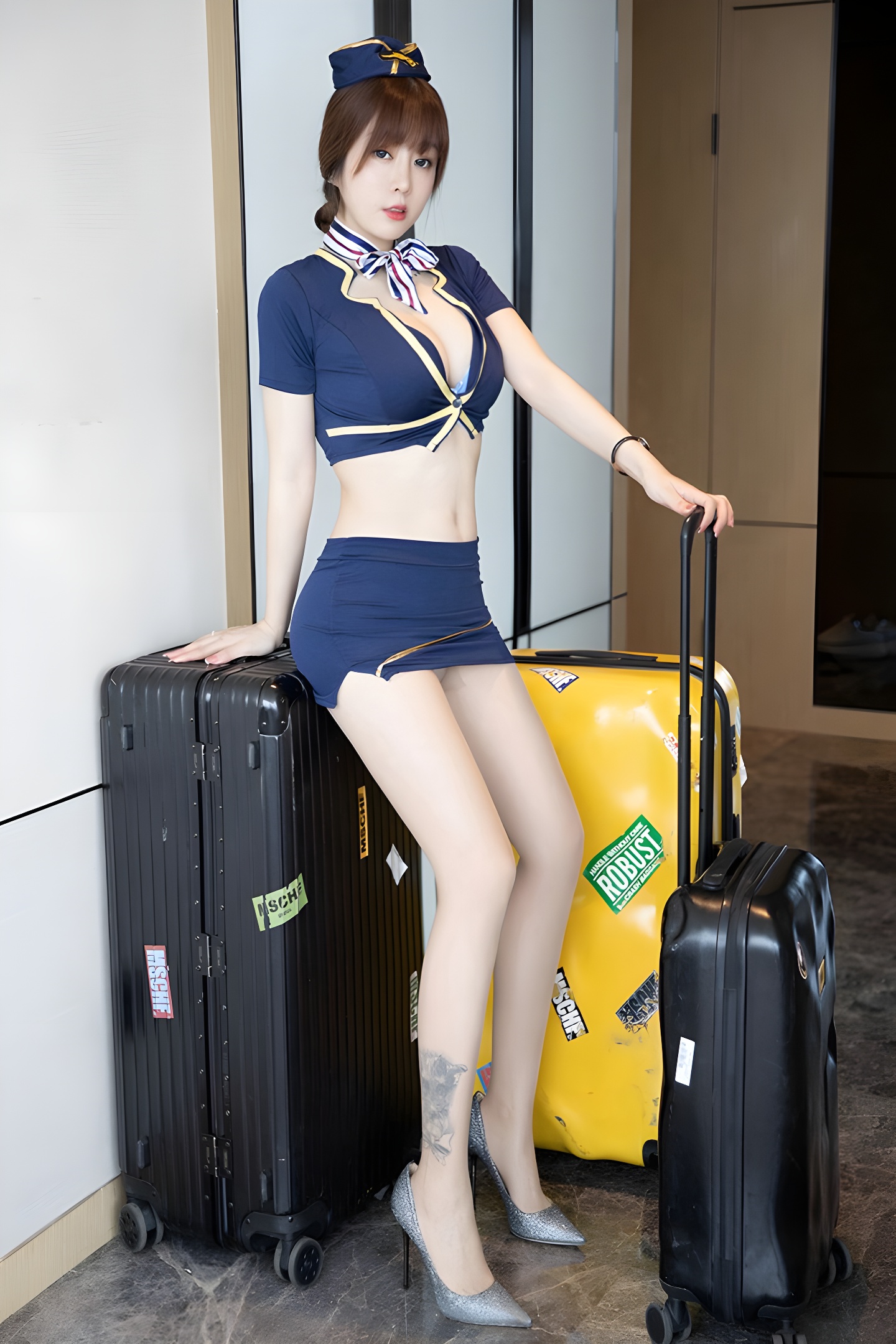王雨纯空姐制服写真：肉丝高跟蜜臀尽显魅力