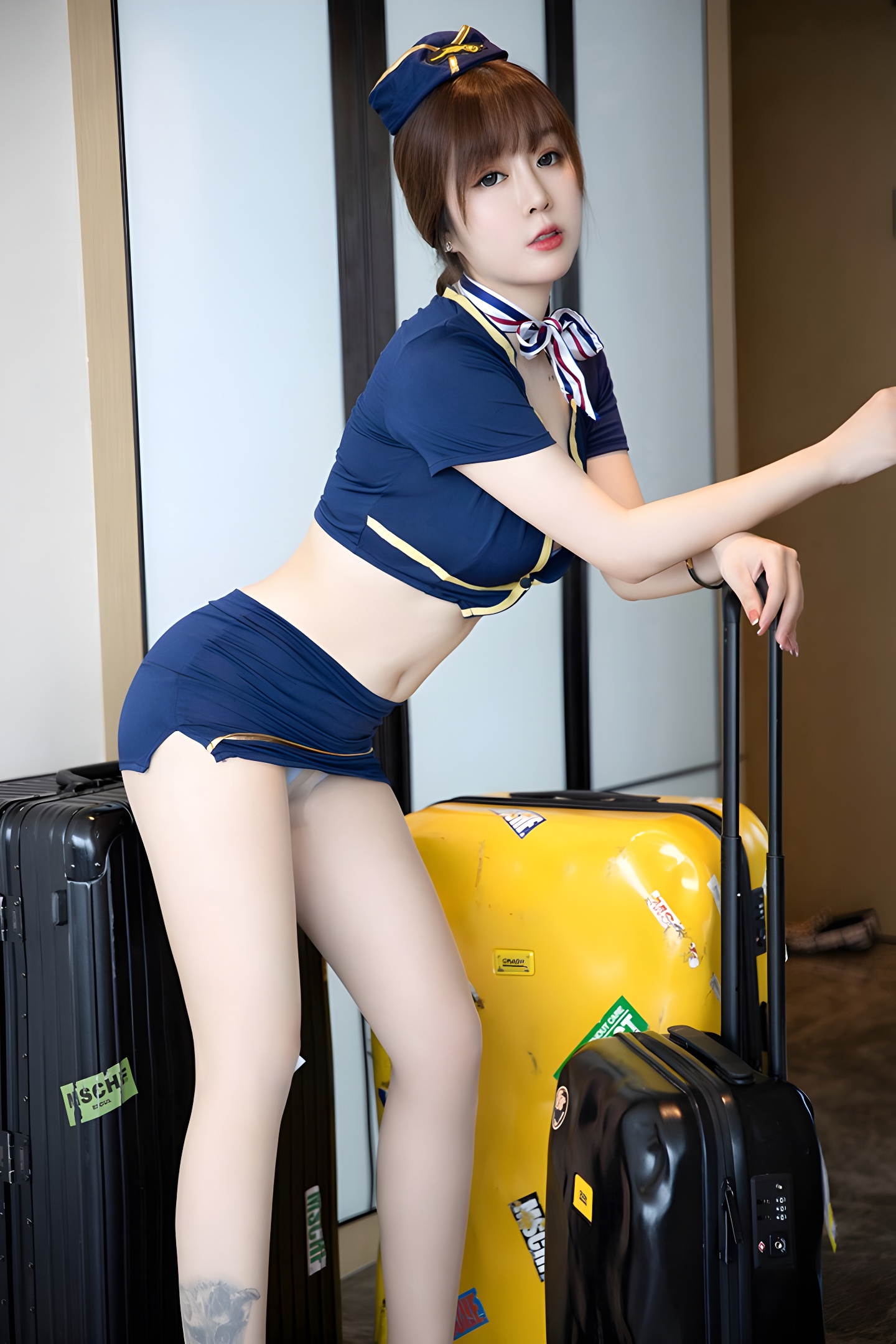 王雨纯空姐制服写真：肉丝高跟蜜臀尽显魅力