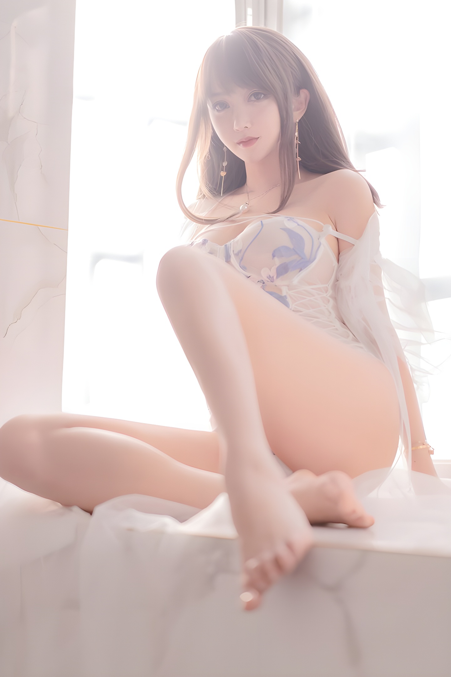 蜜汁少女米线线透明睡衣写真：曲线魅力全展现