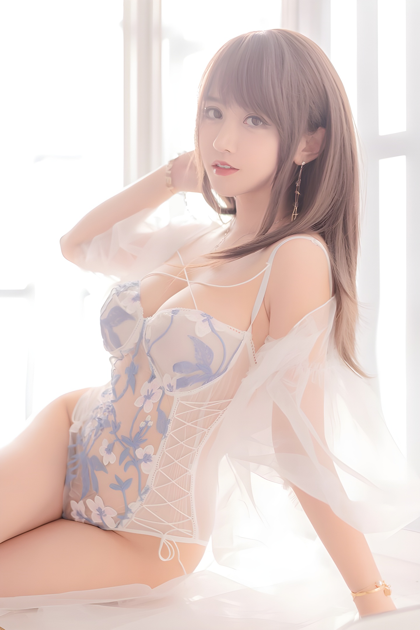 蜜汁少女米线线透明睡衣写真：曲线魅力全展现