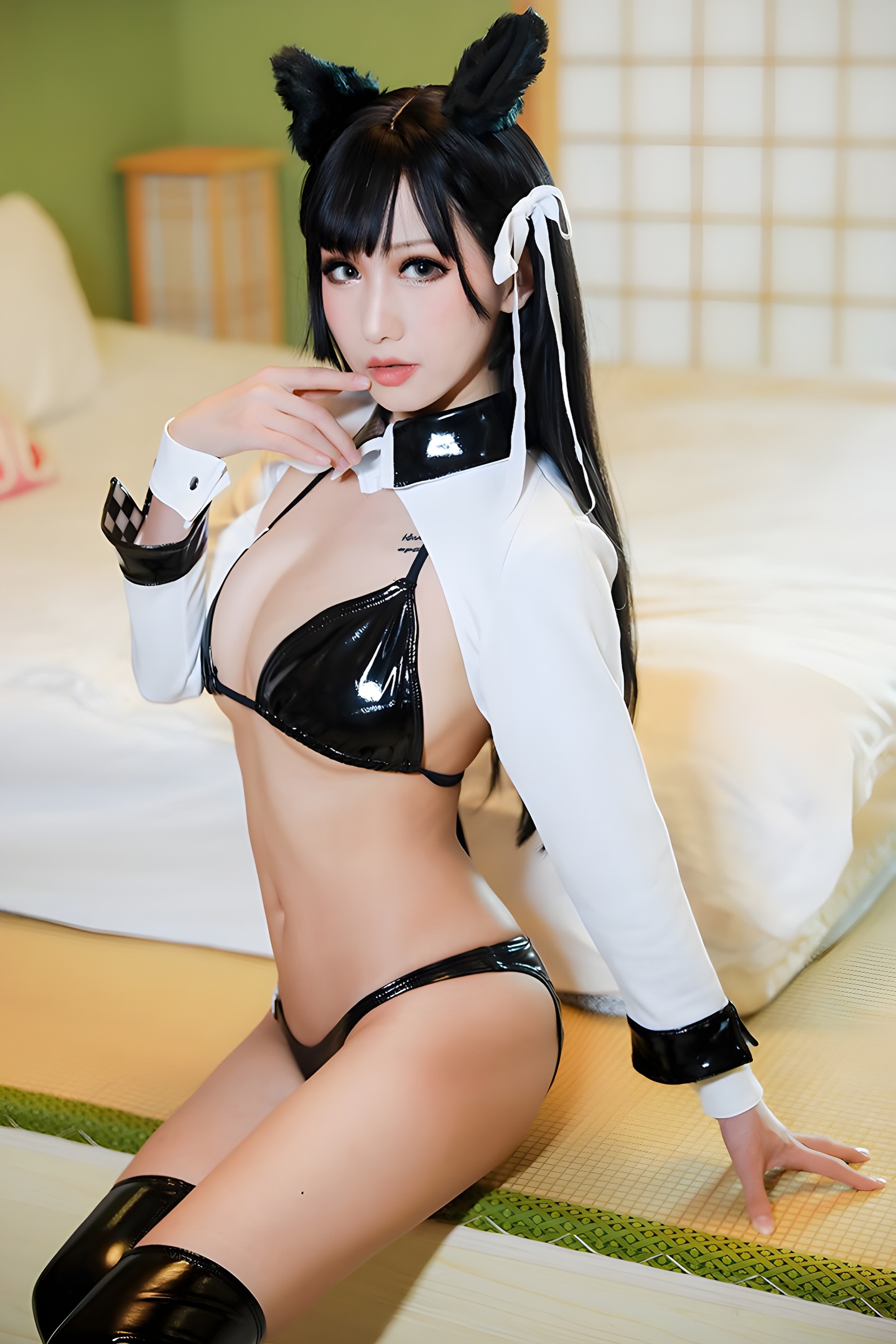 柏原睛漆皮内衣写真：夺命狐妖风骚勾魂瞬间