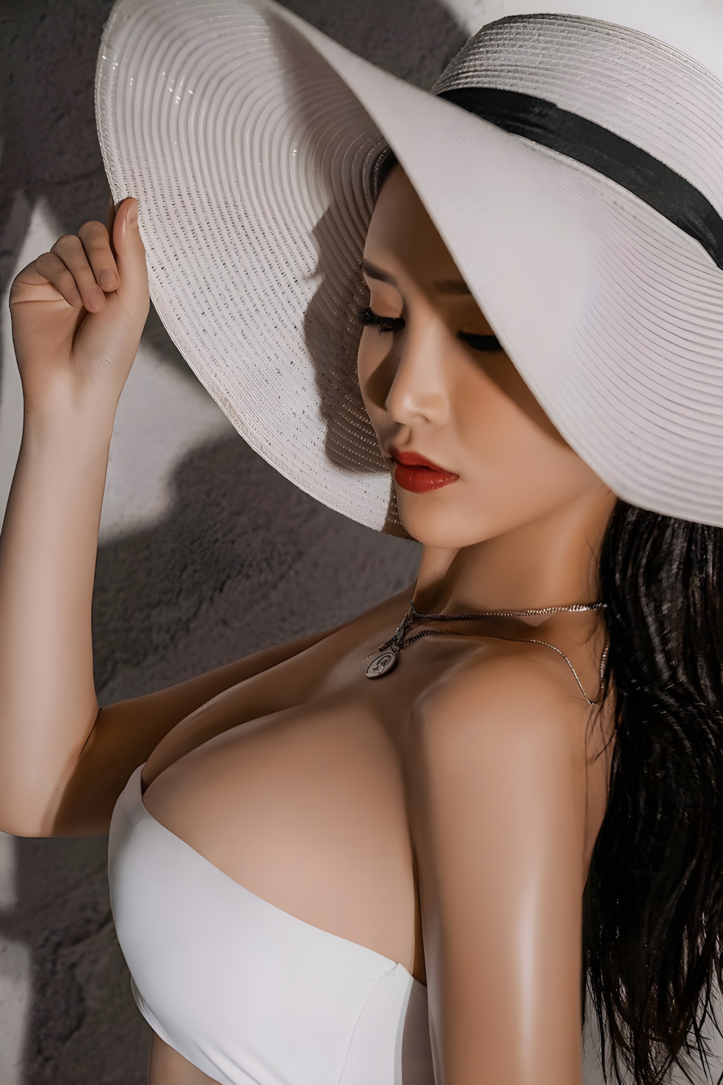 周妍希蛇形曲线惊艳全场，长腿女神时尚大秀全记录