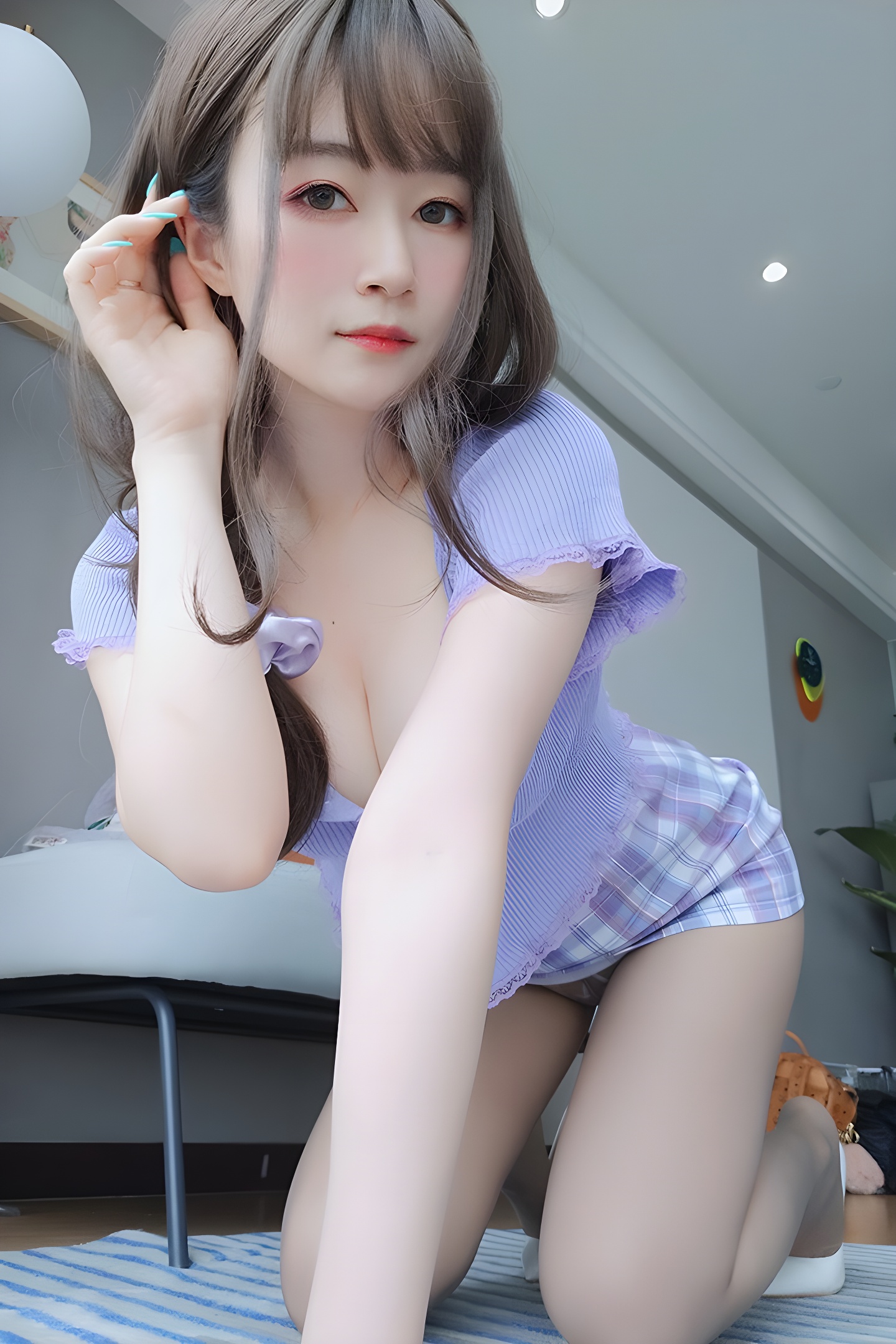 白银八一奶味酥胸灰丝，邻家小妹的时尚诱惑