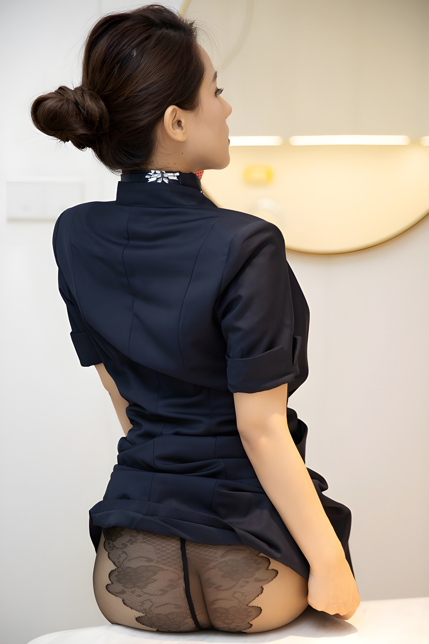 徐安安空姐制服诱惑：黑丝高跟演绎极致魅力与专业风采