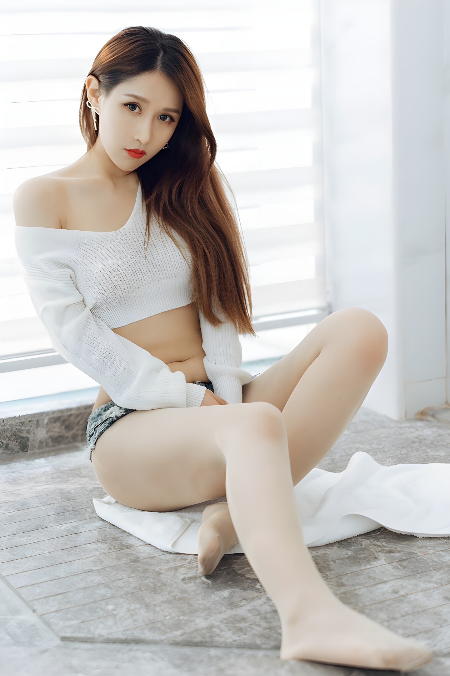 徐安安肉丝牛仔写真：御姐美腿顺滑诱惑