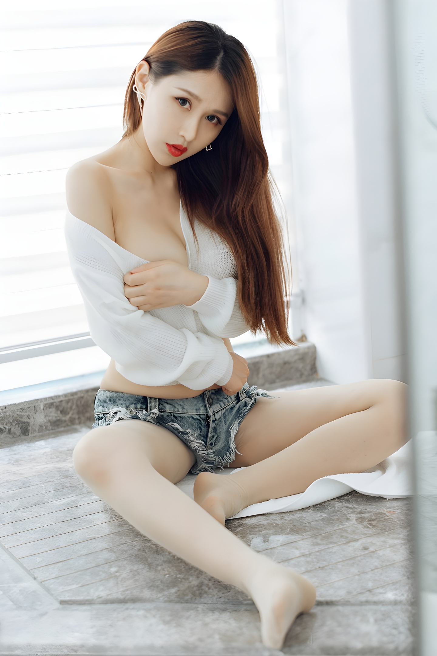 徐安安肉丝牛仔写真：御姐美腿顺滑诱惑