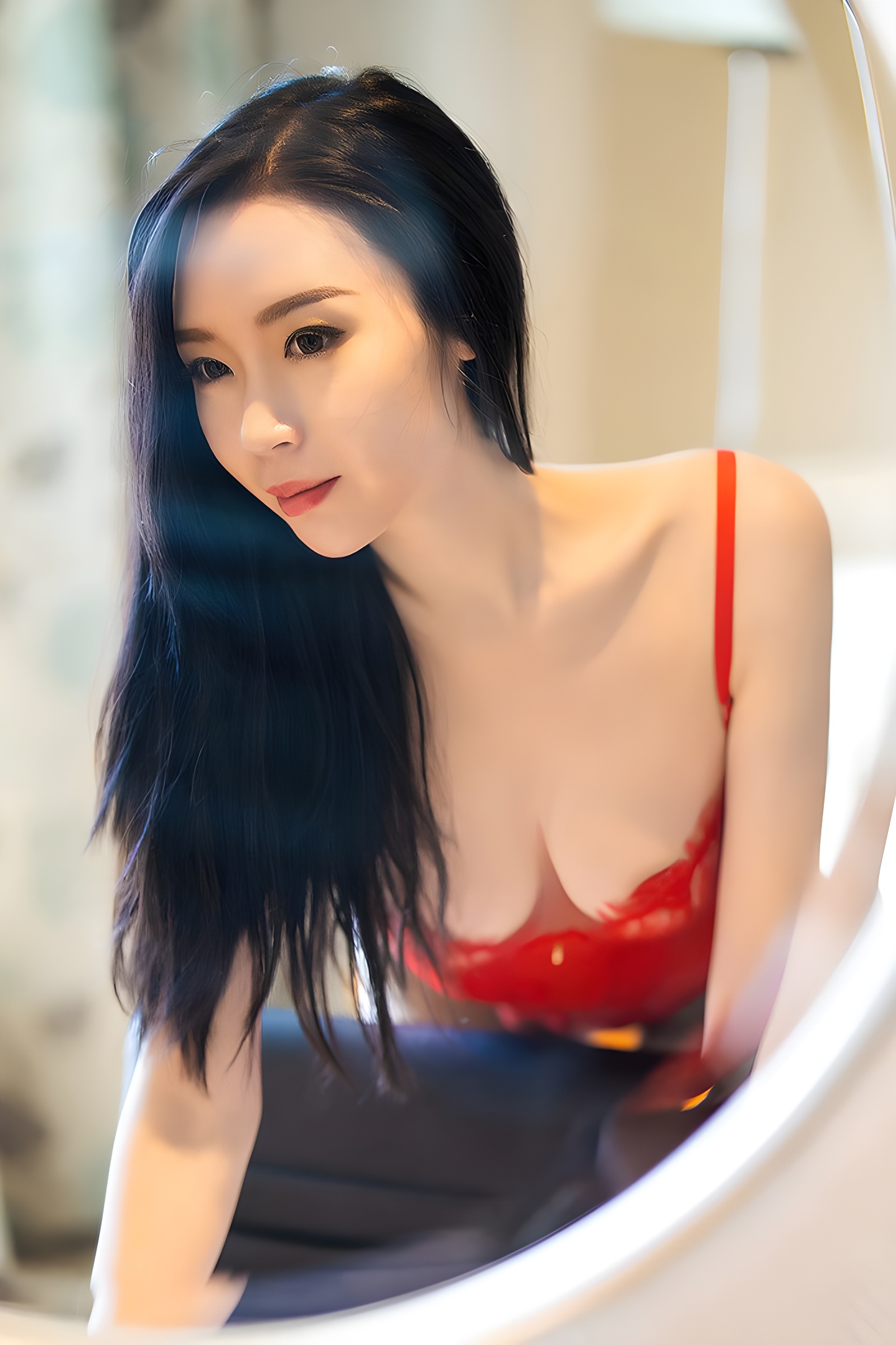 黑丝吊带写真：梦心月完美体态手遮性感瞬间