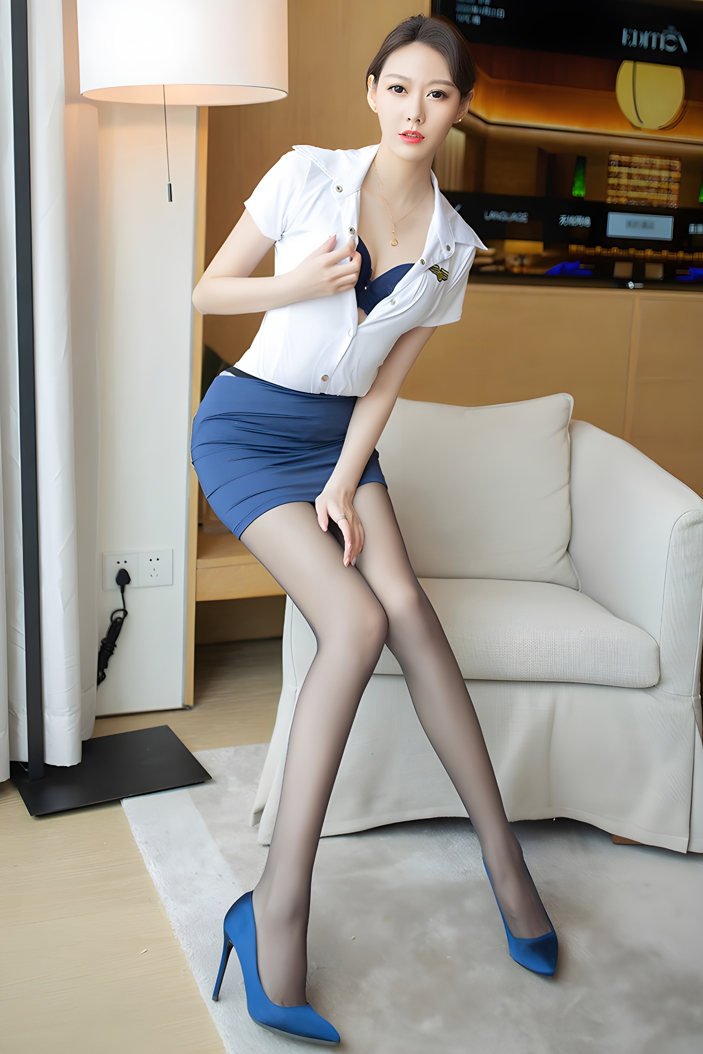 艺轩黑丝玉足写真：宅男女神的极致诱惑