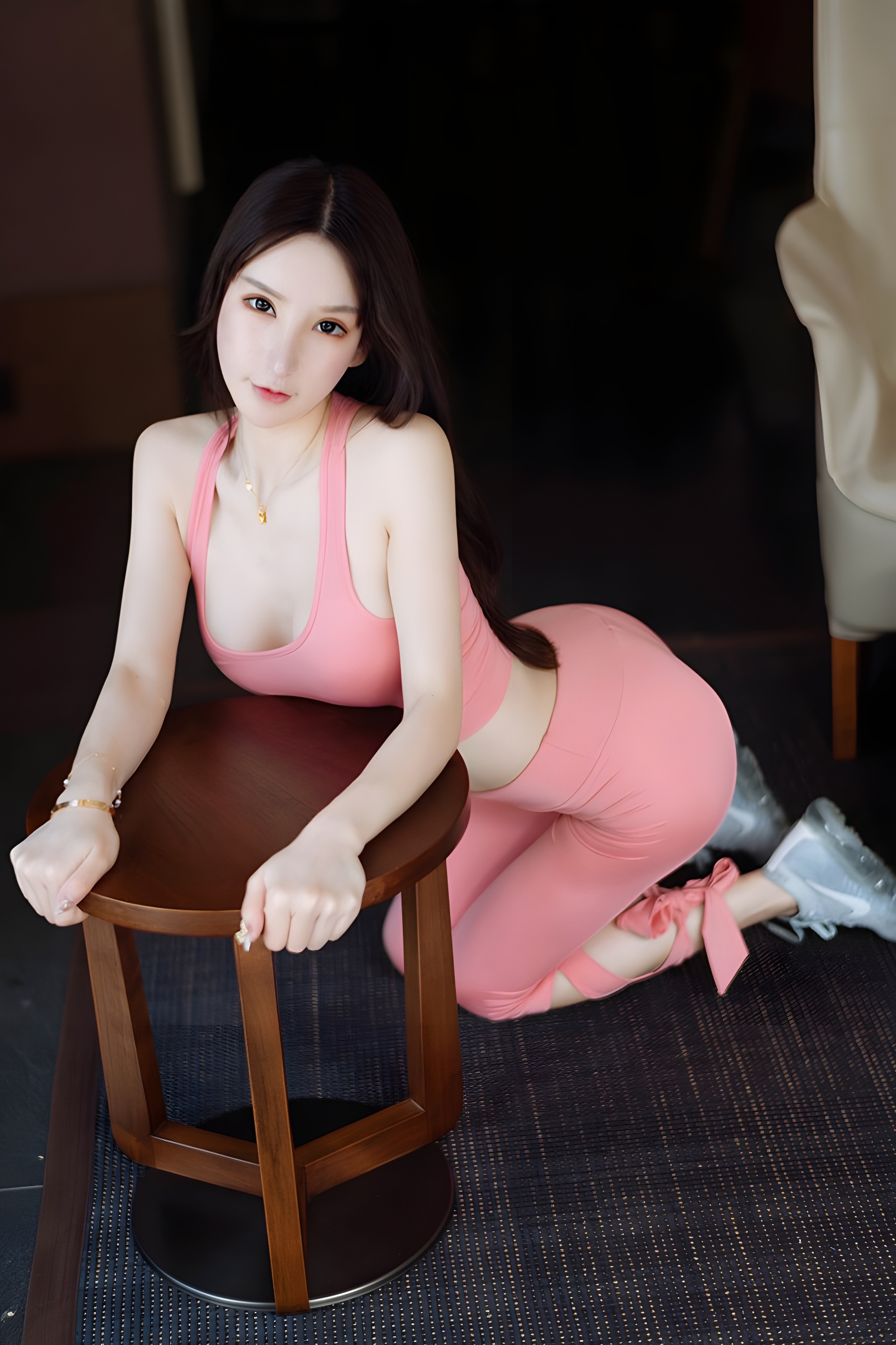 周于希紧身运动装写真，健身女神完美身材引热议