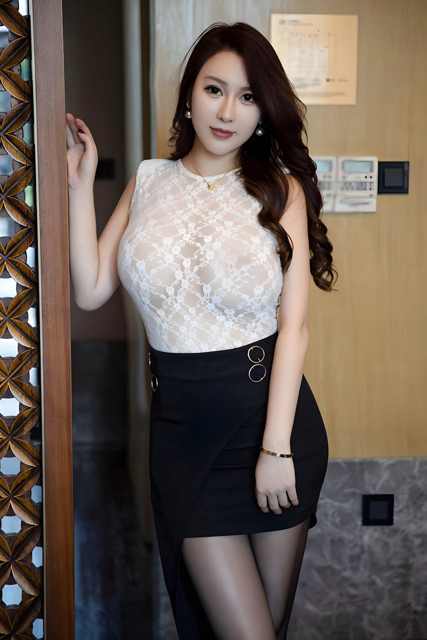 尤妮丝蜜汁爆乳写真：若隐若现的极致诱惑