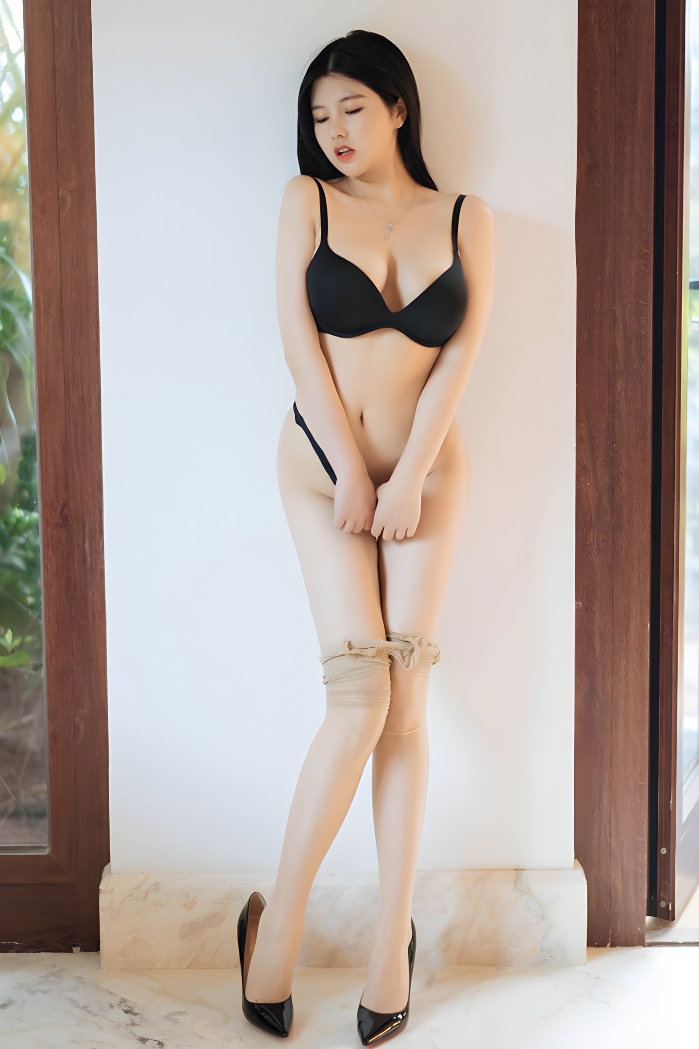 性感嫩模娜露火辣出镜：巨乳长腿勾魂摄魄