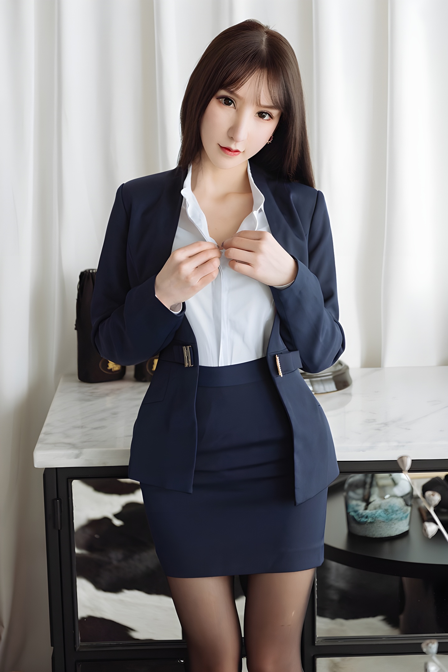 于希秘书装写真：纯欲睡姿展现白皙美肌的职场诱惑