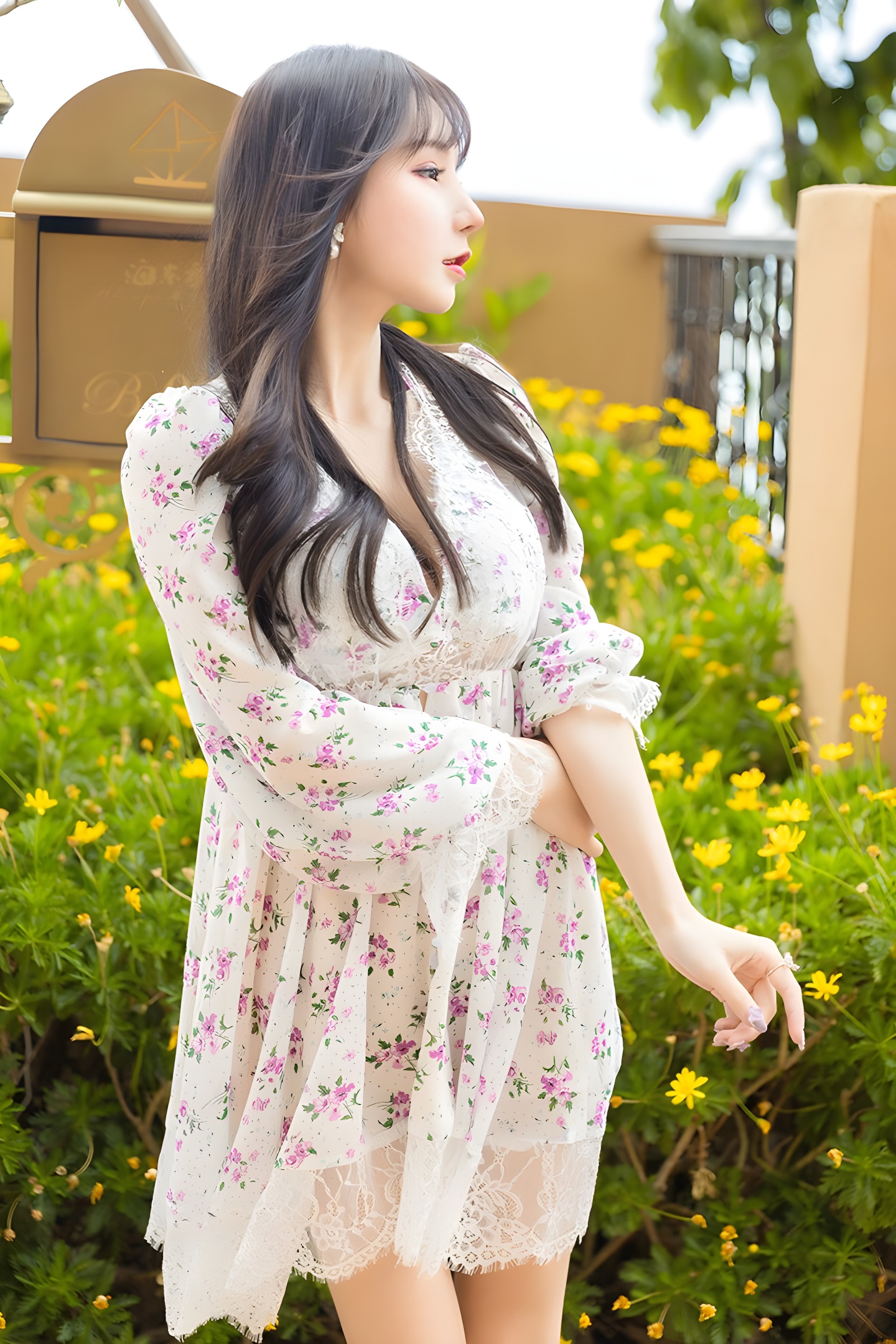 周于希纯欲风写真：透明蕾丝勾勒玉女曲线，撅臀pose撩人心弦