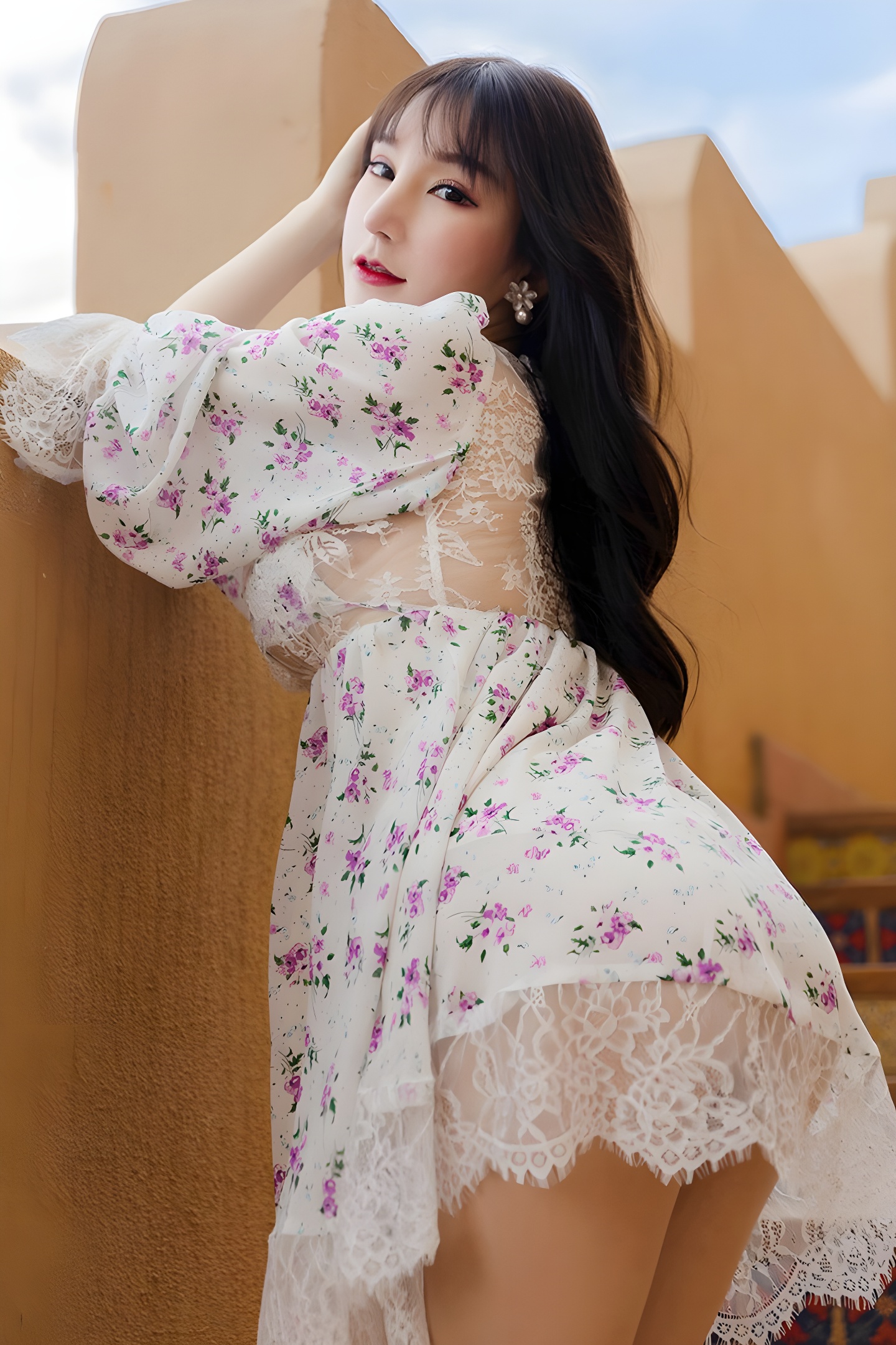 芊芊玉女周于希蕾丝大片释出！若隐若现秀美背，翘臀杀太吸睛