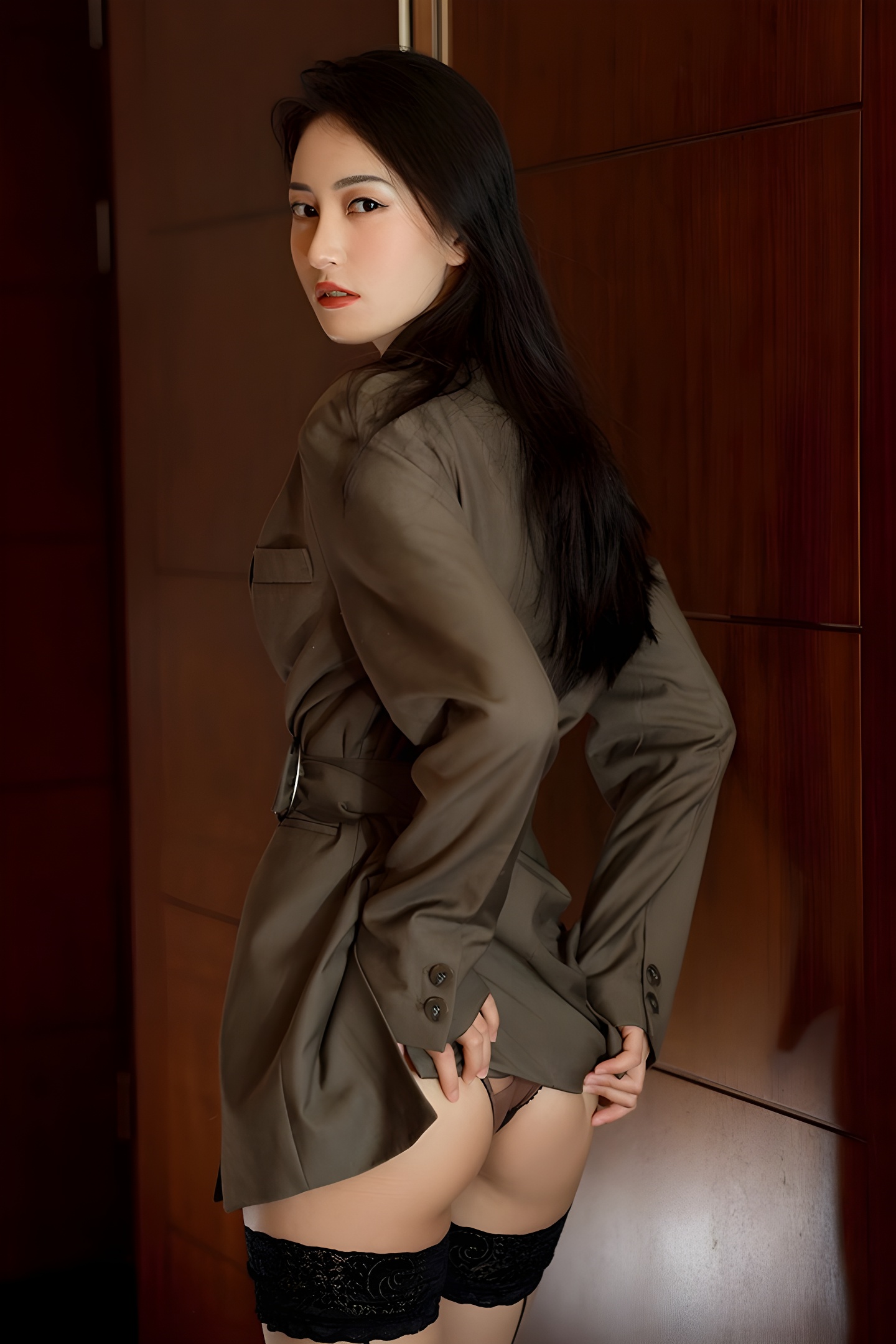 程慧娴黑丝写真：职业情人的极致诱惑拍摄技巧大公开