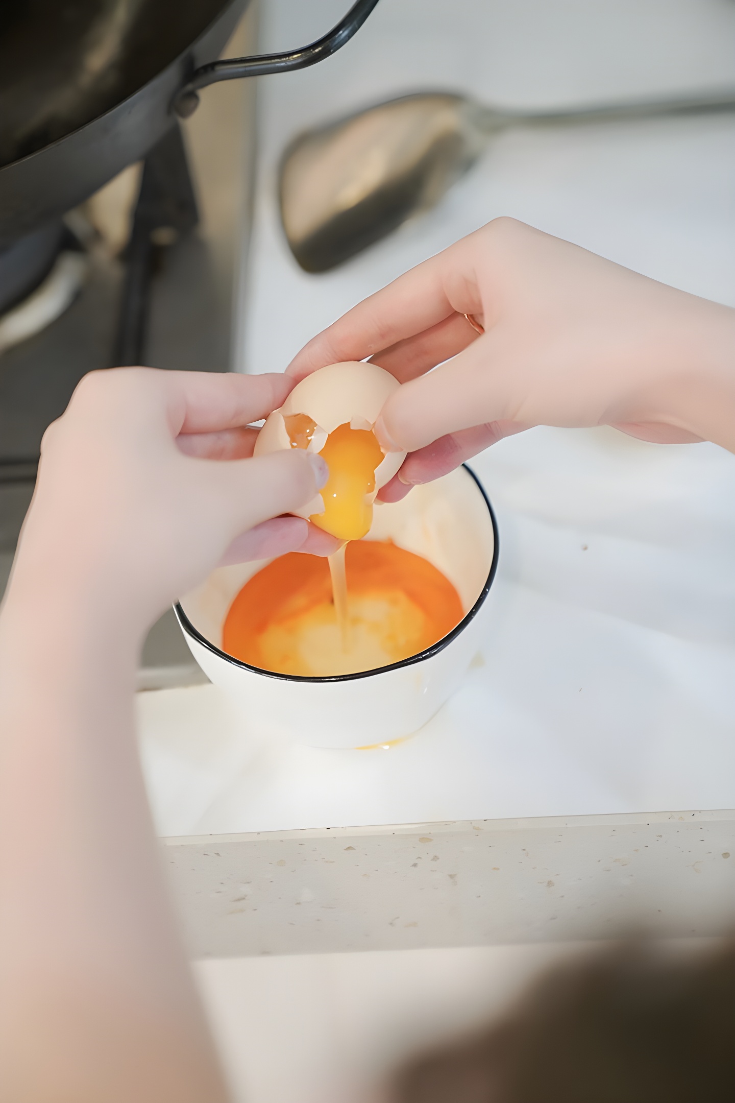 极品厨娘糯美子：丝滑巨乳与美食的致命诱惑