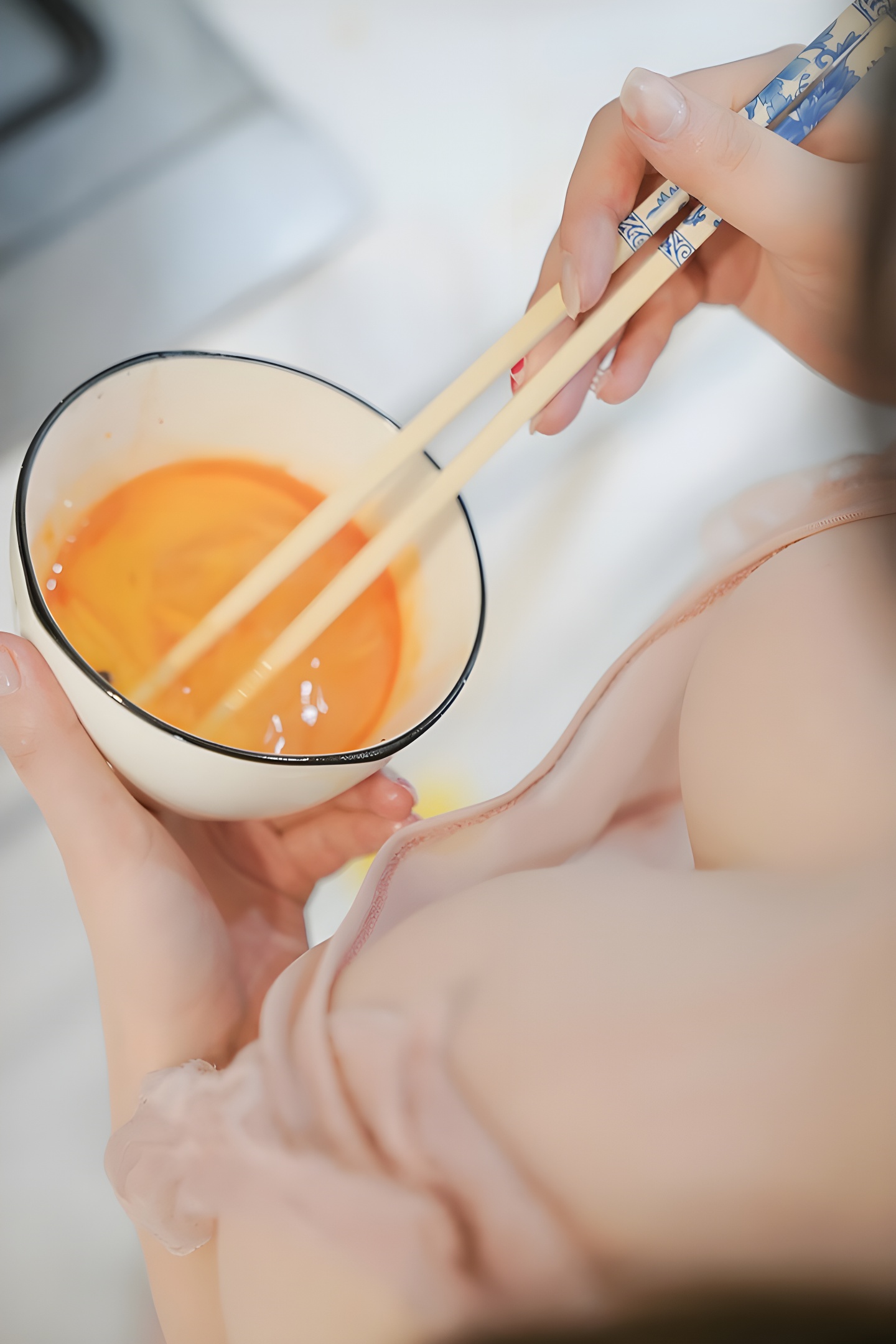 极品厨娘糯美子：丝滑巨乳与美食的致命诱惑