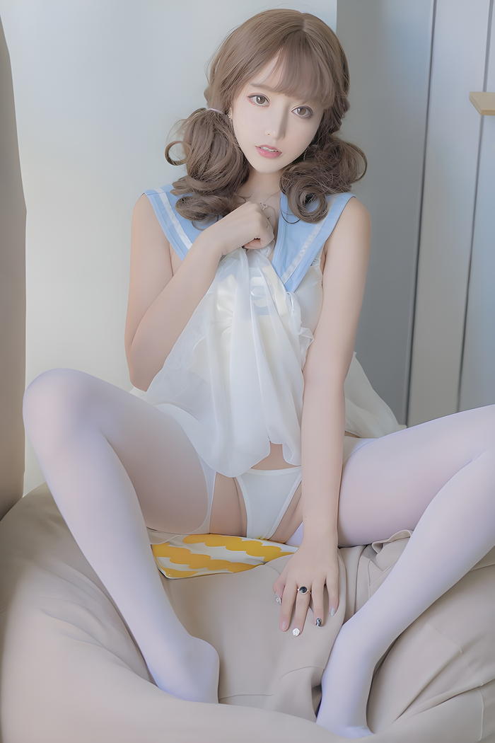 米线线开档丝袜大秀：宅男女神的性感魅力全解析